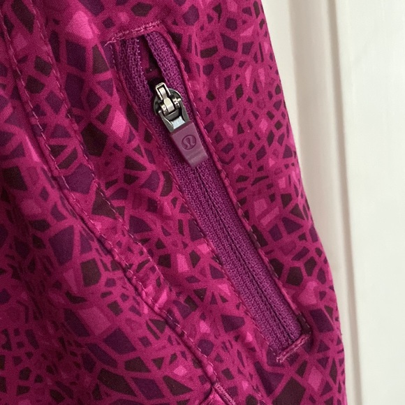 Lululemon Tracker Shorts - Size 4 - Picture 4 of 5